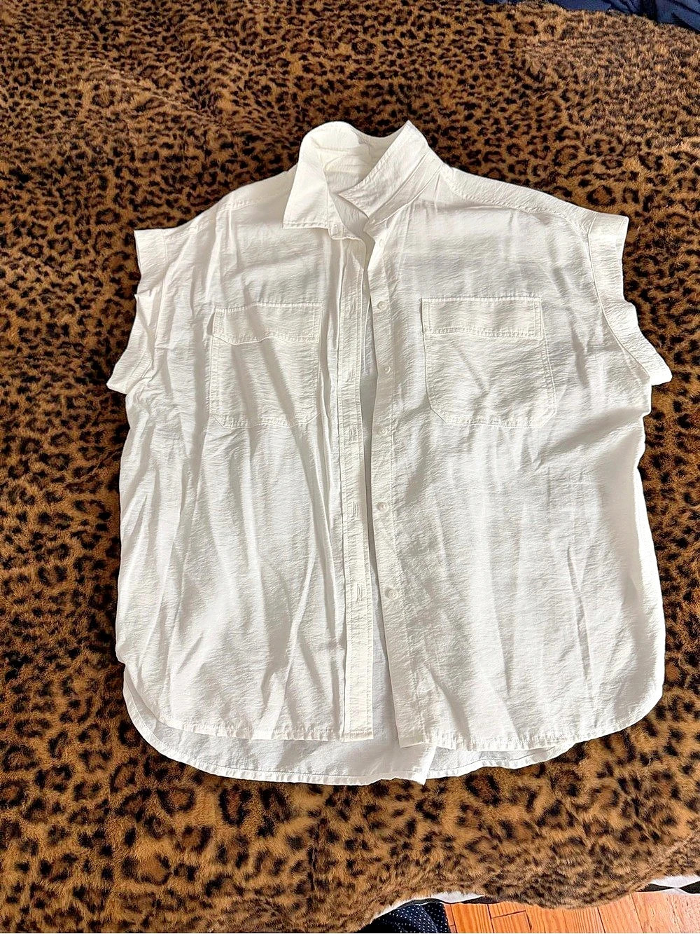 Gap Sleeveless Button Down Shirt in White Like New